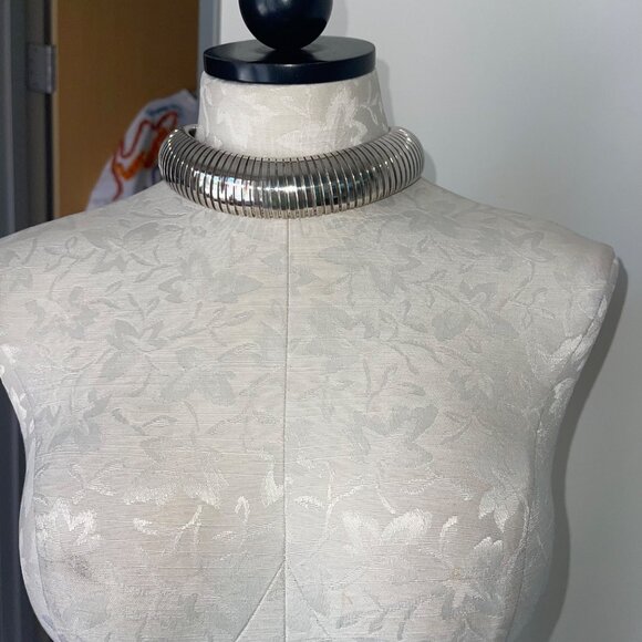 Vintage 1980s Womens Choker Necklace Gorgeous Wide Silver Plated Omega Style - Picture 6 of 8